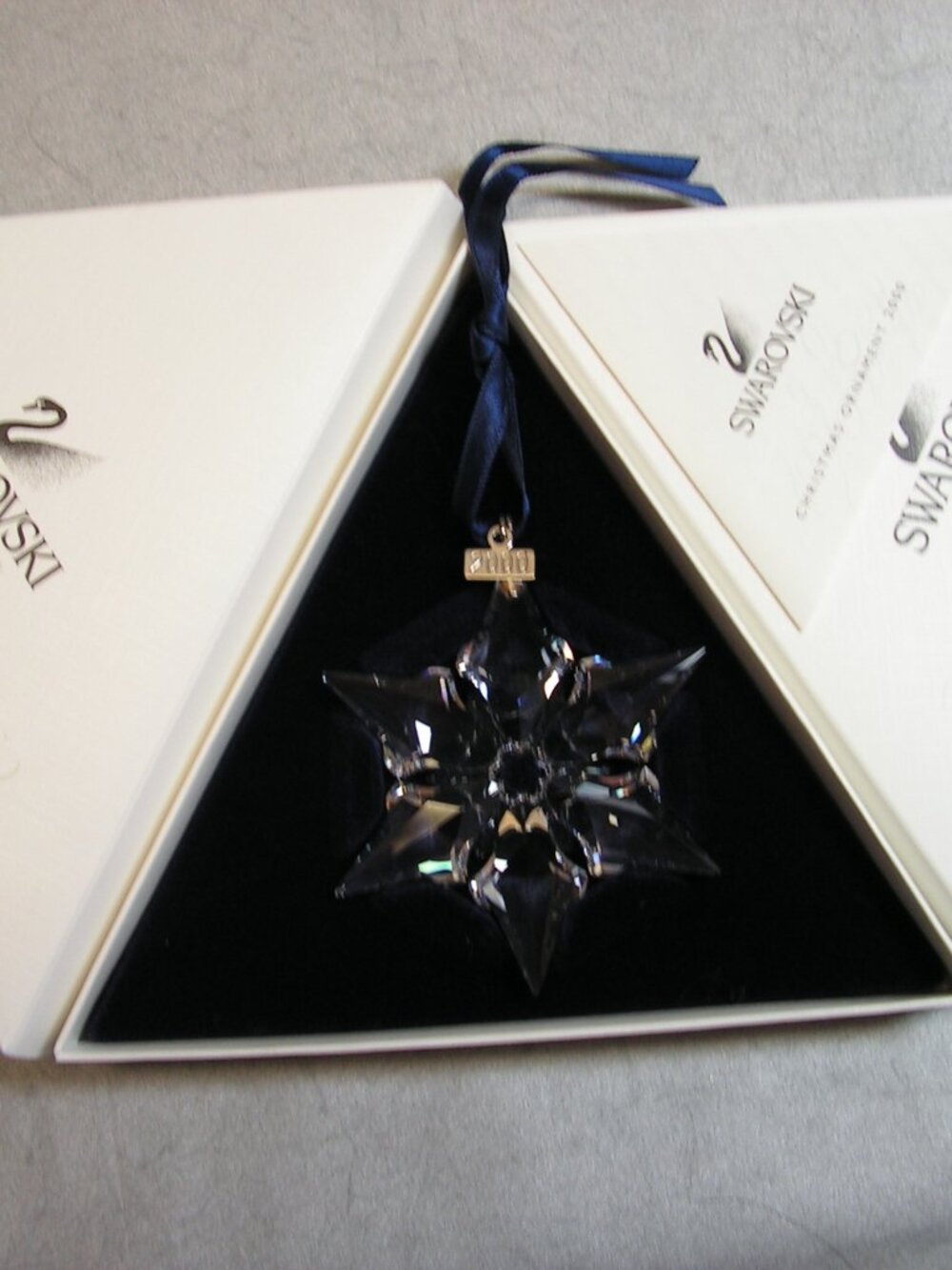 Swarovski Crystal 2000 Annual Edition Snowflake / Star Christmas Ornament 243452